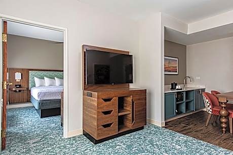 King Suite with Kitchen - Non-Smoking