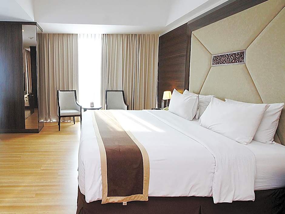 Photo 1 of 13 of Suite