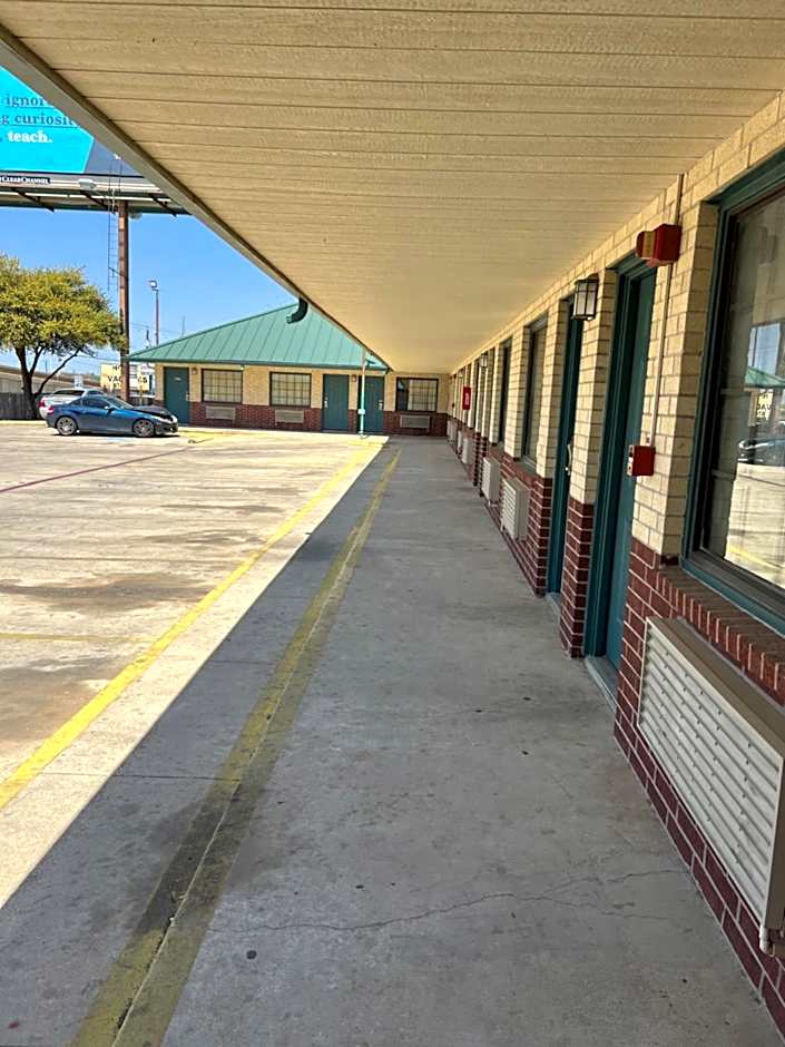 COUNTRY INN MOTEL