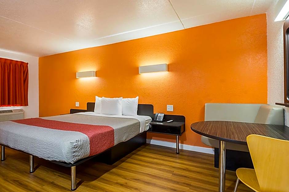 Motel 6-Garland, TX - Garland - Northwest Hwy