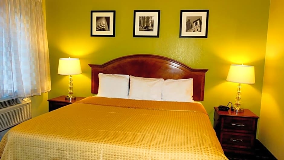 Travelodge by Wyndham Savannah Midtown