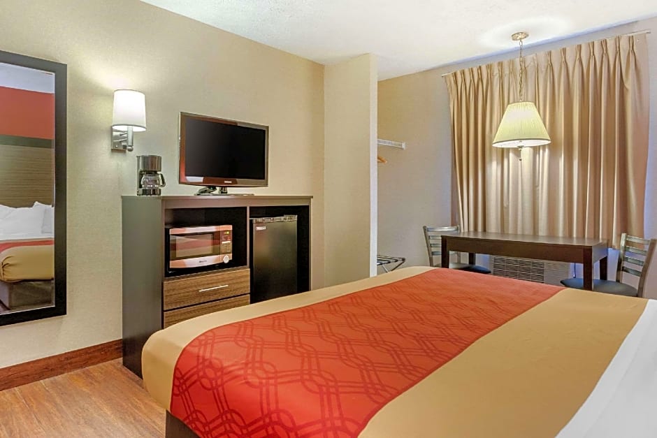 Econo Lodge Traverse City
