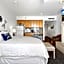 Beach House Inn & Suites