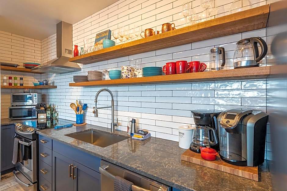 Fully Renovated Ski-in/out Loft with Private Hot Tub!