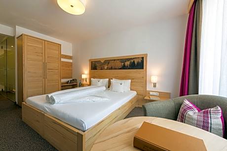 Comfort Double Room with Balcony and Mountain View