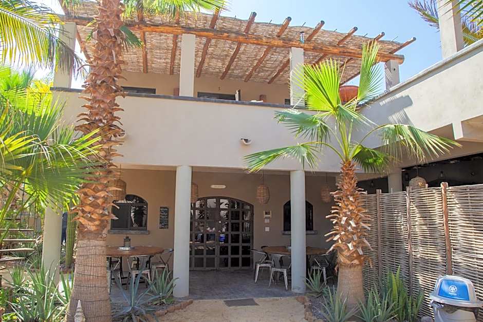 Pure Baja Private Suites-Upscale Property with Infinity Pool and Lush Gardens