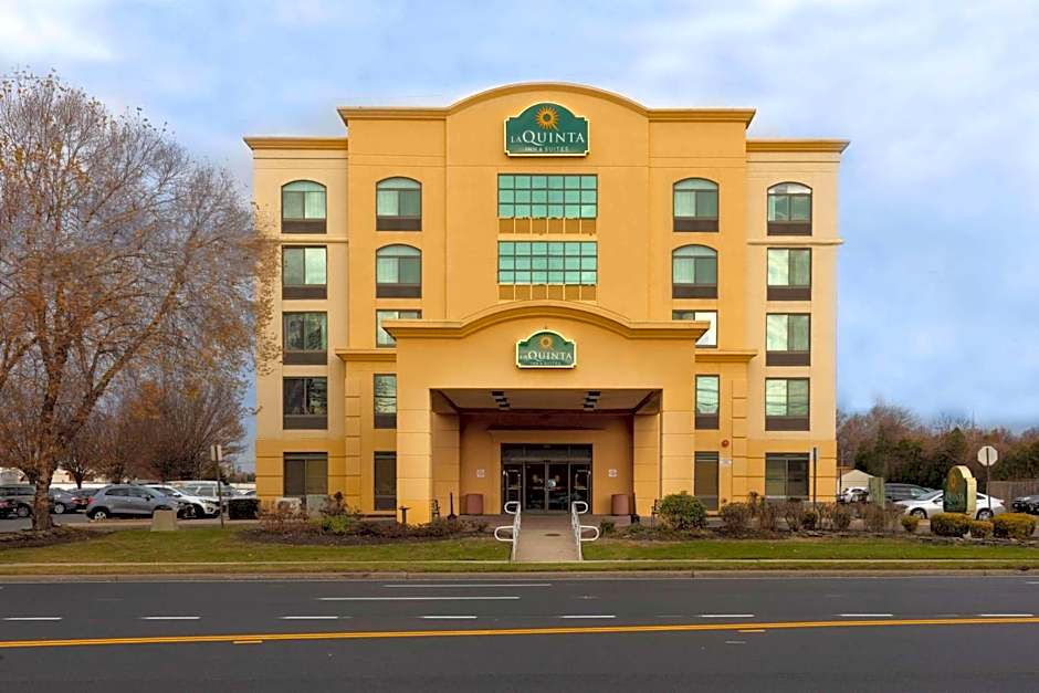 La Quinta Inn & Suites by Wyndham Garden City
