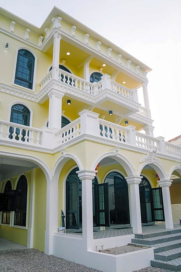 Daddy Dream Hotel and Residence