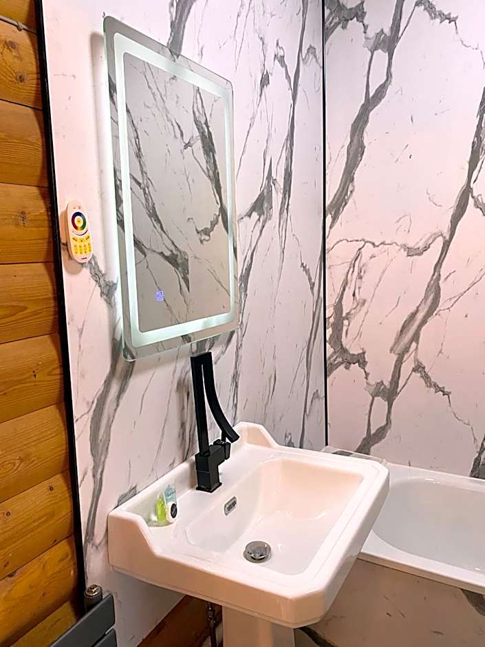 Kaoglen Squirrel Drey-Hot Tub-Pet Friendly-Perth