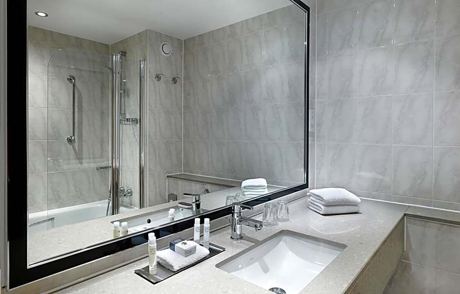 DoubleTree by Hilton Hotel Woking