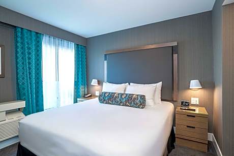 Standard Suite, 1 King Bed, Kitchen