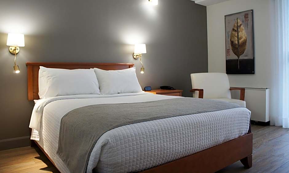 Photo 1 of 5 of Business 1 Queen Bed