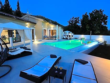 Villa in Starigrad with heated pool