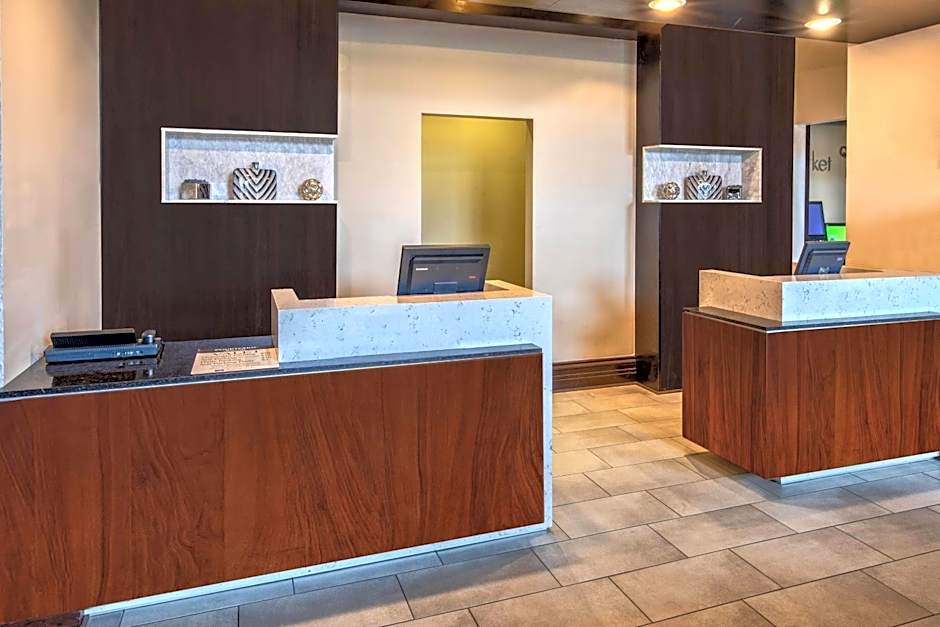Courtyard by Marriott Kansas City Country Club Plaza