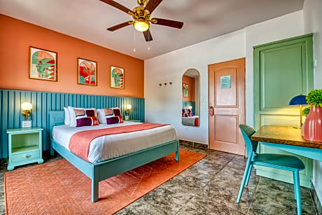 Standard queen w/ balcony