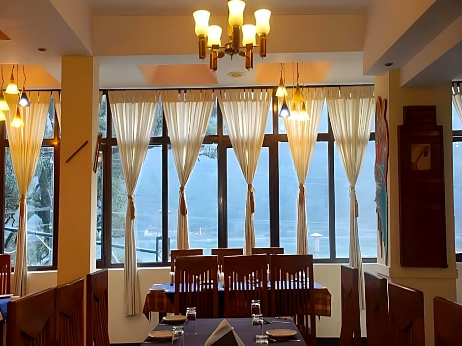 Classic The Mall Hotel