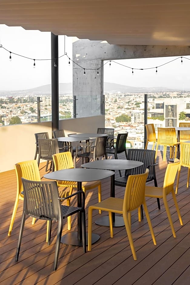 Loft In The Heart Of Americana, Have An Artsy Stay