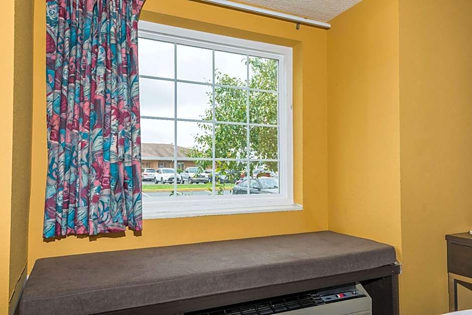 Microtel Inn & Suites By Wyndham Riverside