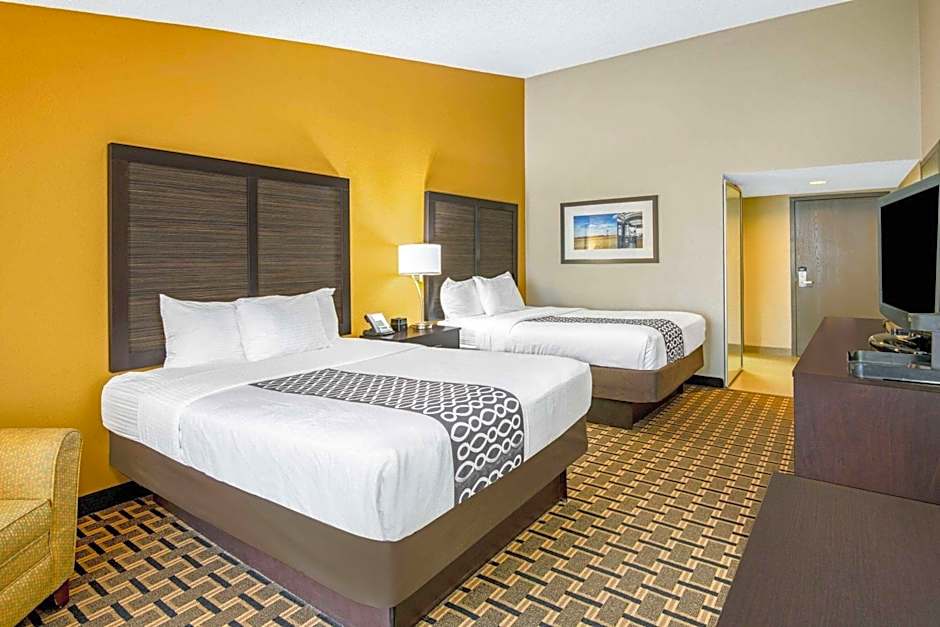 La Quinta Inn & Suites by Wyndham Denison - North Lake Texoma