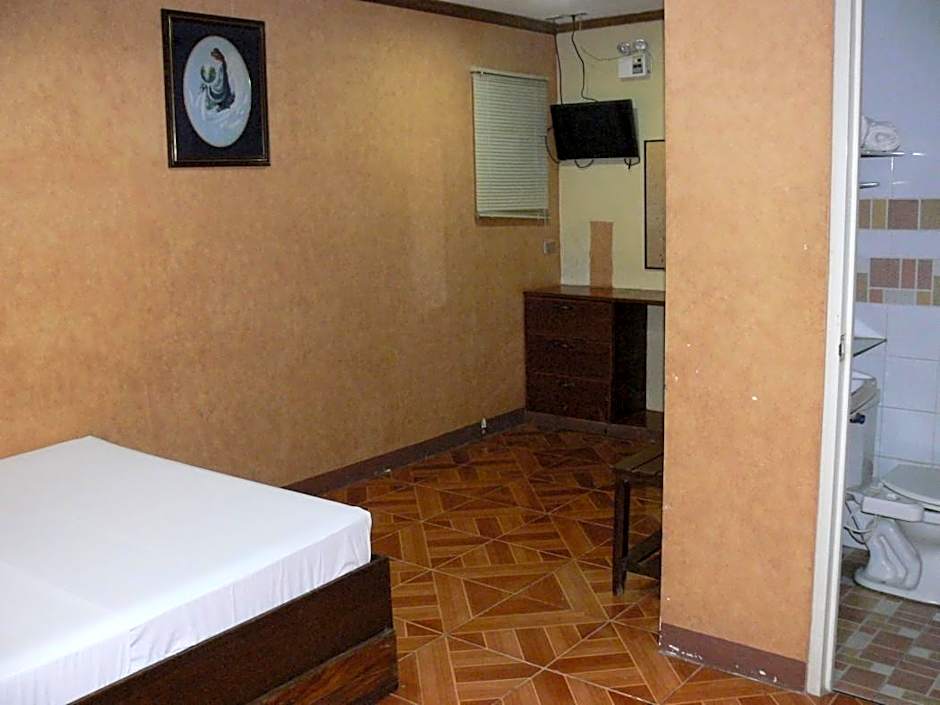 Plaza Maria Luisa Suites Inn