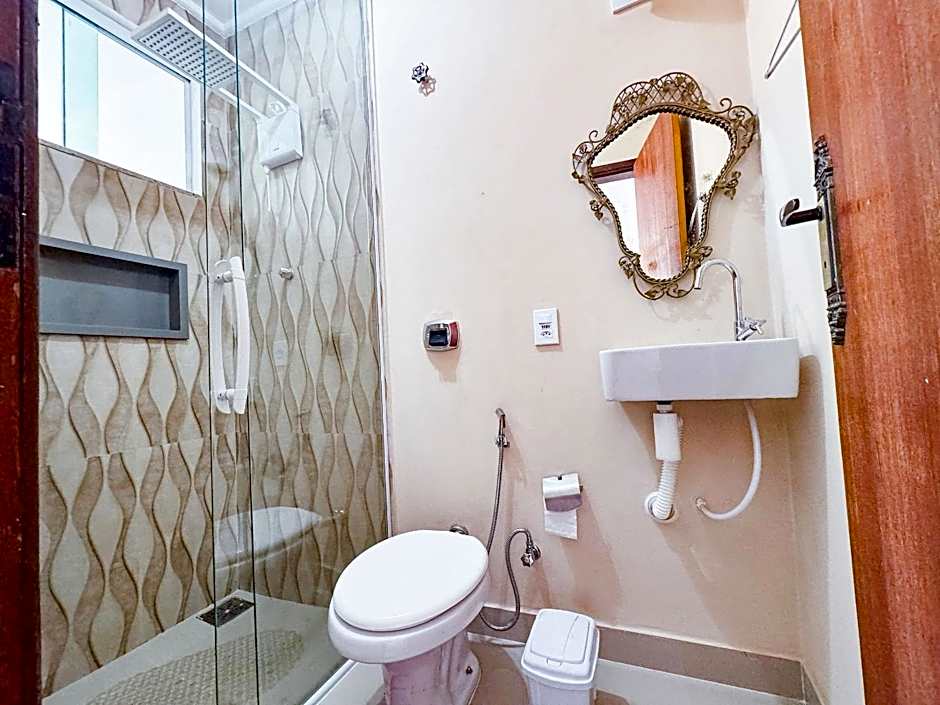 Casarão e piscina localização excelente | ROSF91