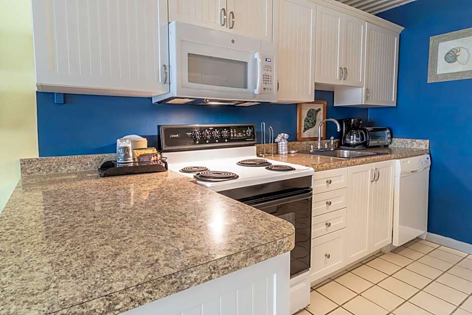 Oceanfront Litchfield Inn