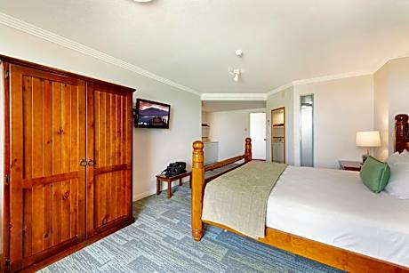 King Kitchenette w $20 Breakfast Credit