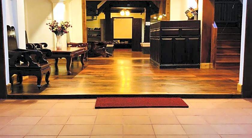 Merry Riverside Hotel