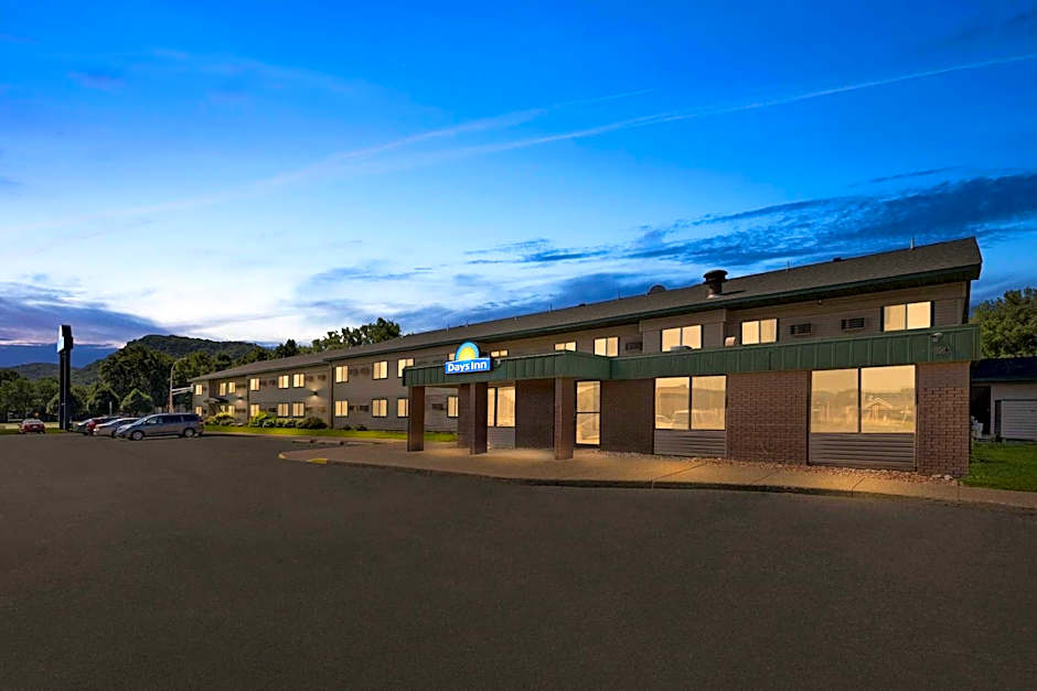 Days Inn by Wyndham Winona