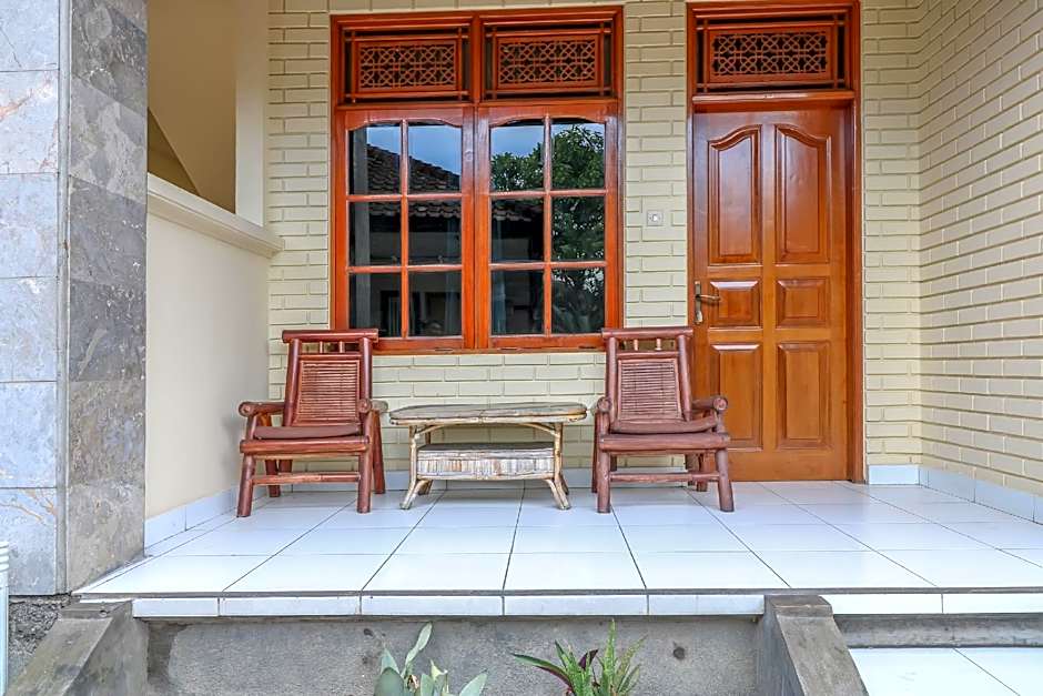 Super OYO 1654 Maha Bharata Kuta Inn