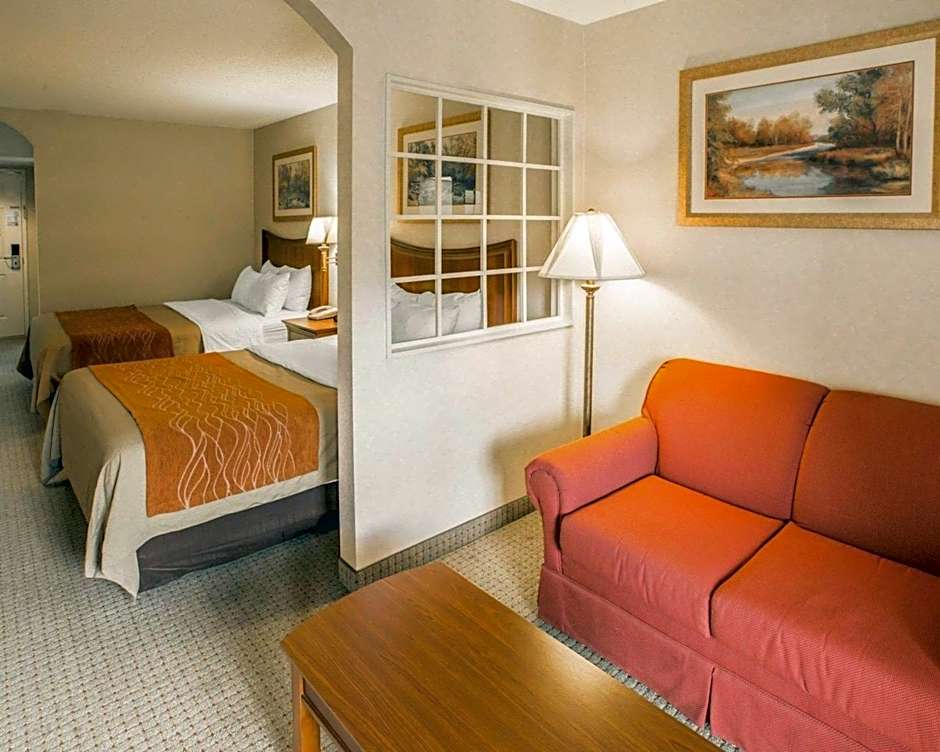 Rodeway Inn & Suites Cherokee On the River