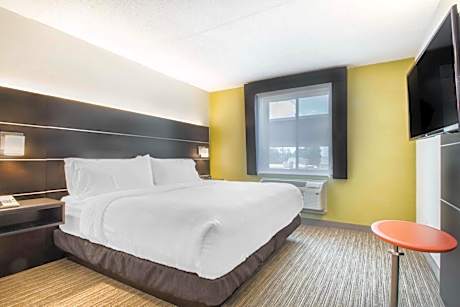 King Suite with Accessible Tub