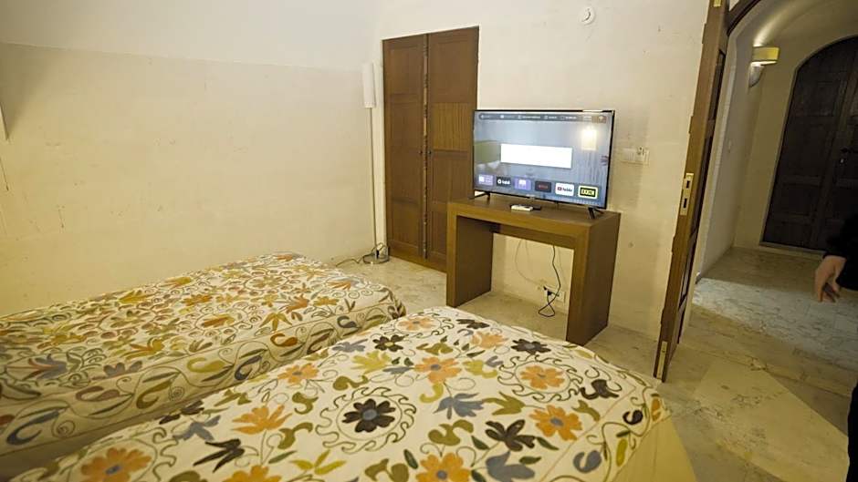 Kasr-i Nehroz Hotel