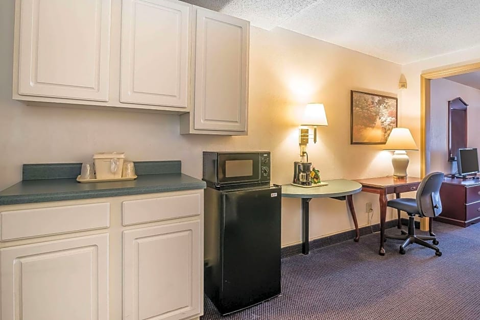 Quality Inn & Suites Albany Airport