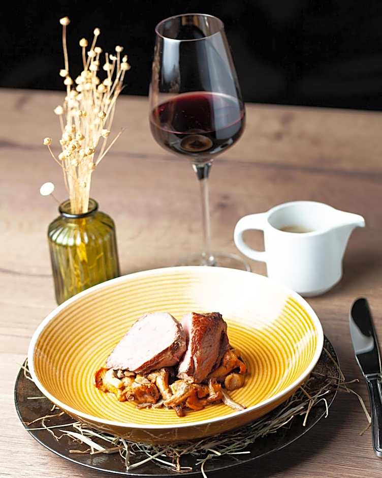 Le Boeuf Couronné - Hôtel & Restaurant Chartres- Logis Hotels