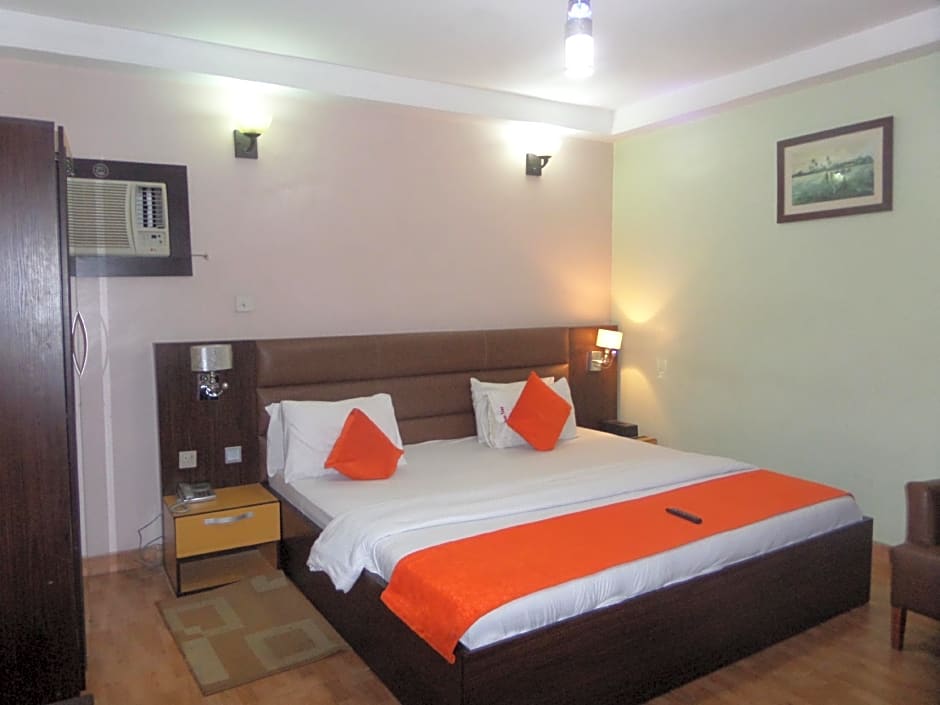 Downtown Royal Hotel GRA