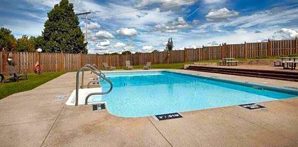 Days Inn & Conference Centre by Wyndham Renfrew