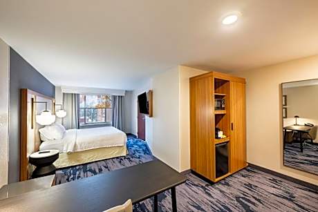 King Room with Bathtub - Mobility Access/Hearing Accessible