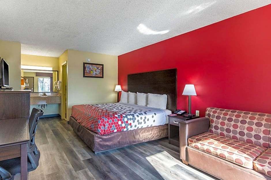 Econo Lodge Inn & Suite Clarksville