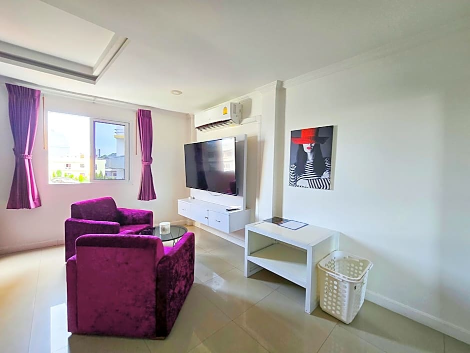 Titanic Residence-7 minute walk to the Beach