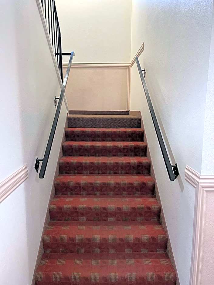 Days Inn by Wyndham Lake Point