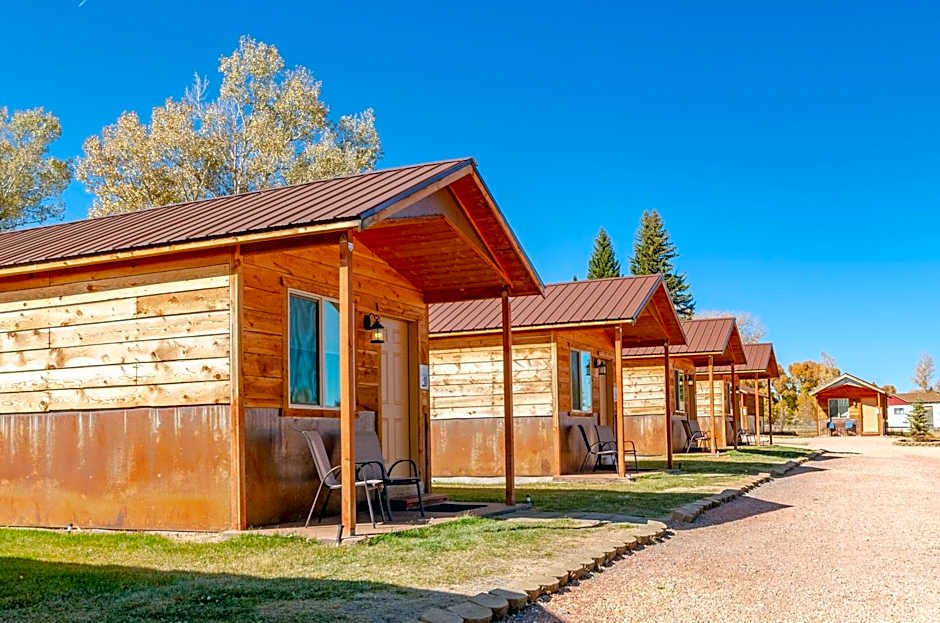 Mountain Ridge Cabins & Lodging Between Bryce and Zion National Park