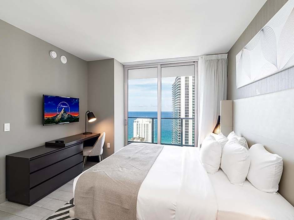 Modern Waterfront Retreat with Scenic Views