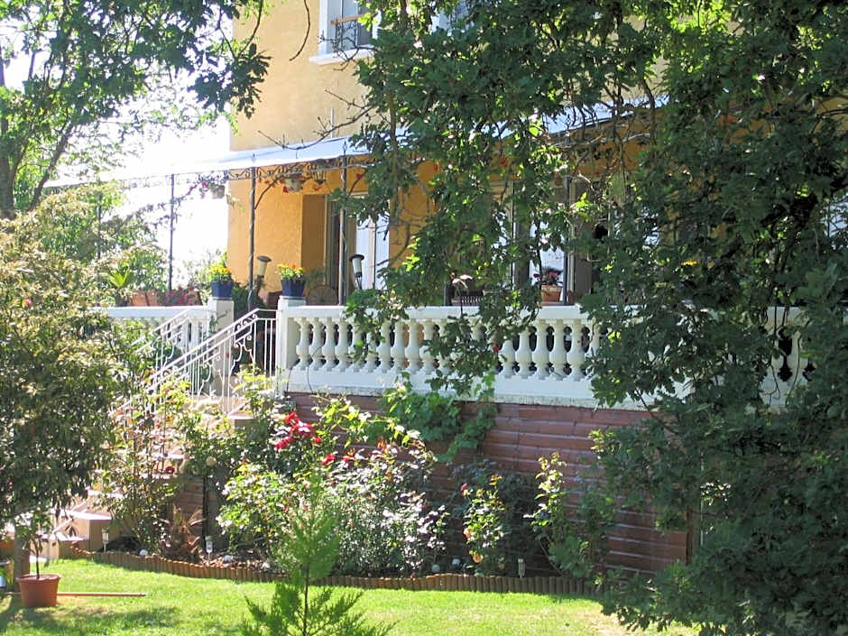 La Maison Jaune