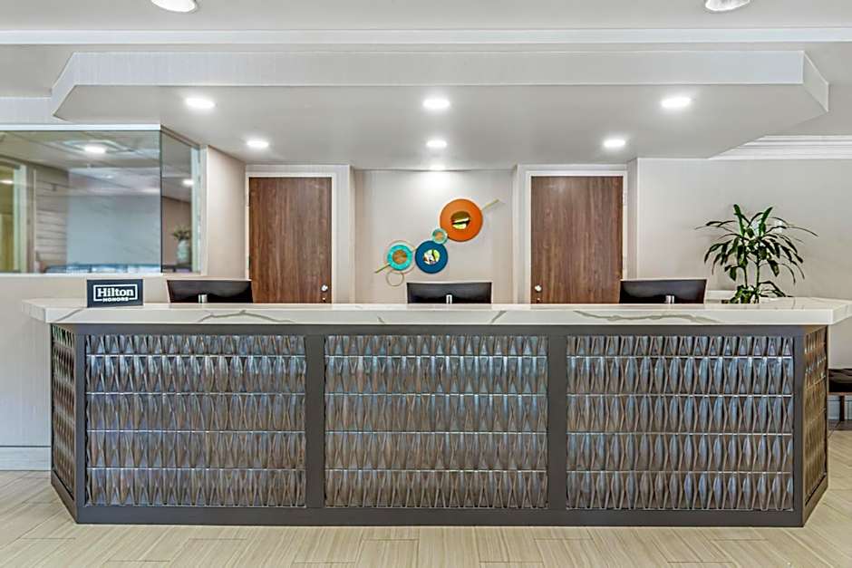 DoubleTree By Hilton Milwaukee Downtown