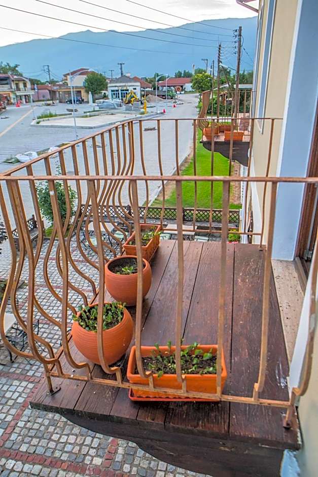 Oikoperiigitis Hotel