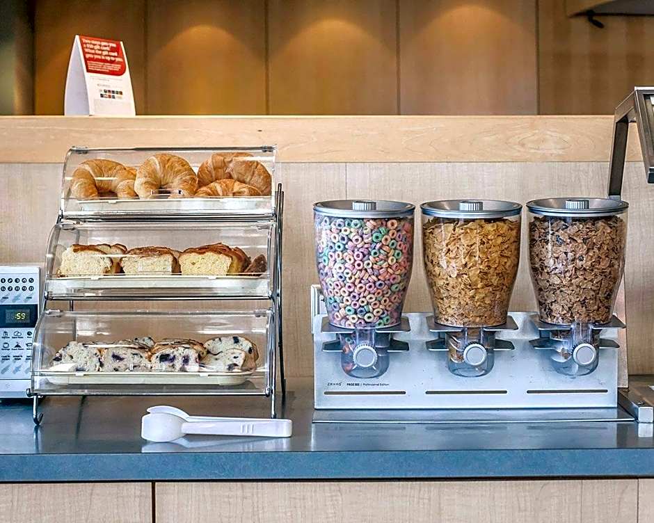 Comfort Hotel Vancouver Airport