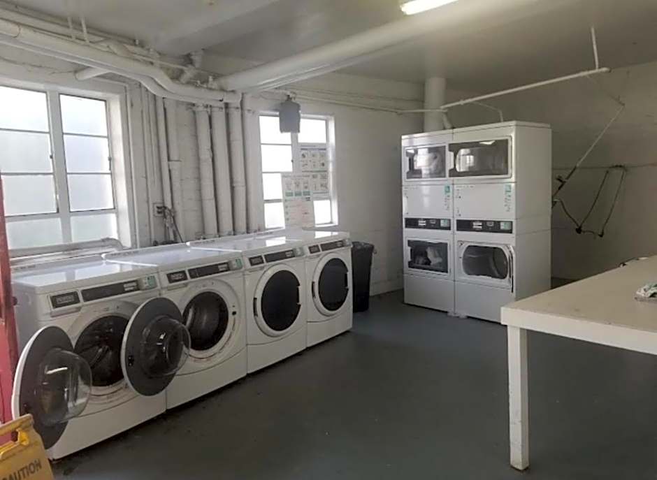 Spacious 2 Bedroom 2 Bathroom Unit Great Location