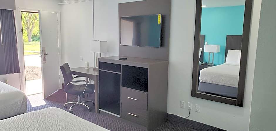 Travelodge by Wyndham Livonia/Canton/Novi Detroit Area