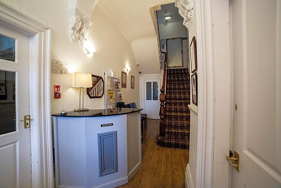 OYO The Douglas Hotel